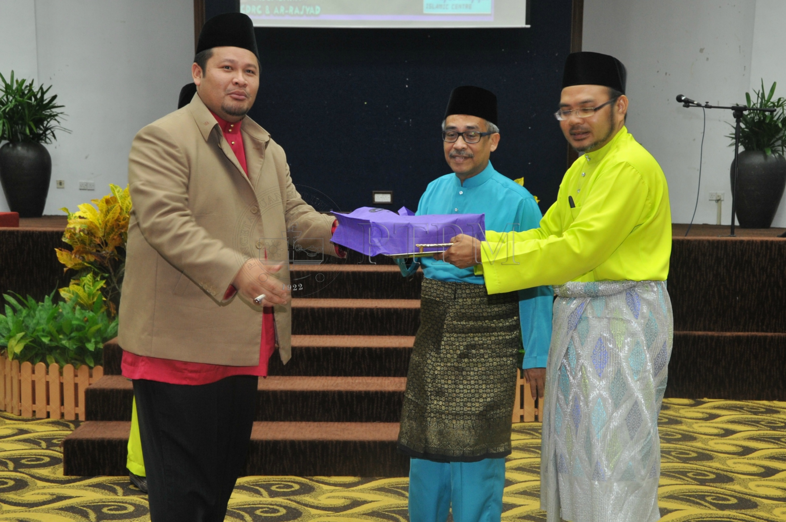 PRO 14 109 HIJRAHPRO 8590